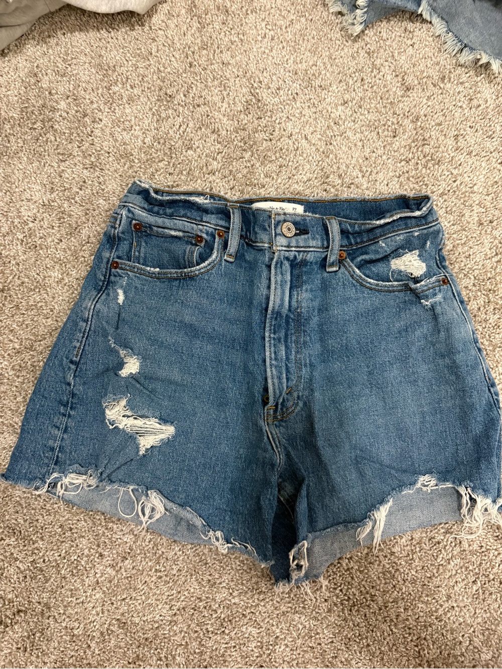 Abercrombie and Fitch Curve Love The 4 inch Mom Short High Rise